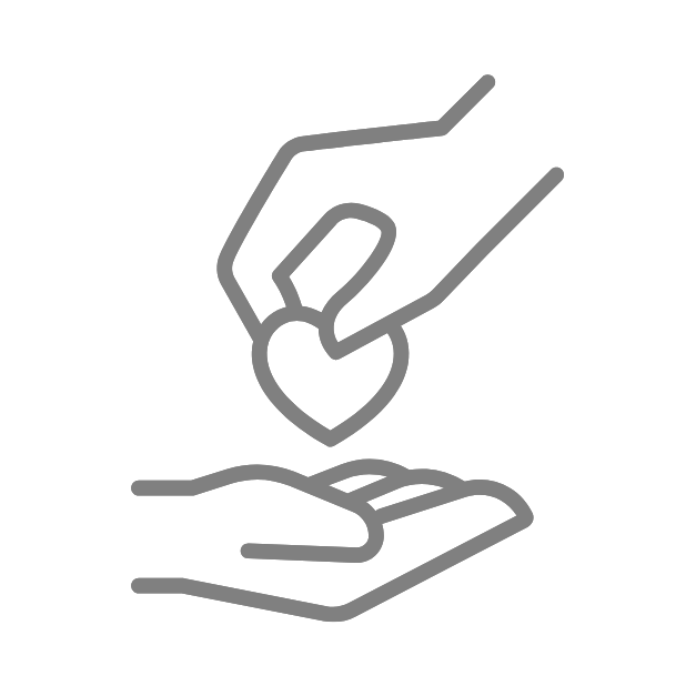 Eine Hand legt in eine andere Hand ein kleines Herz.